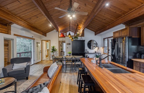 Fetters Hot Springs-Agua Caliente Cabin | Sonoma Wine Country Luxury Log Cabin