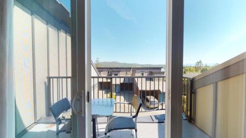 Sooke House | Sooke Harbour Getaway