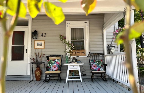 Bryn Mawr Ski Chalet | Sophia's Garden Chalet-Quality/4BR/2B/3Car-P/HVAC/WIFI/WalkZ/College/Kid/UP to 8