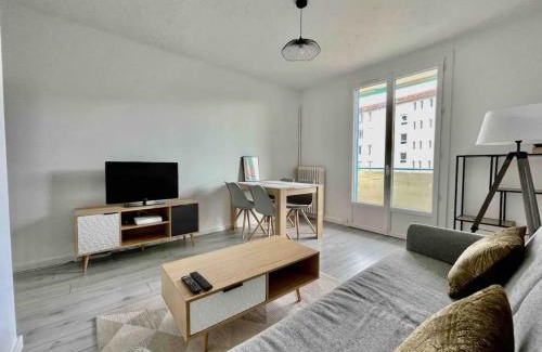 Toulouse East Apartment | Sorel by Yumē