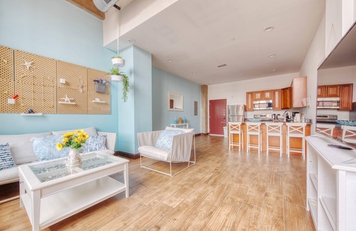 West Poplar Apartment | Sosuite 2BR Apt w Balcony W D Gym On-site Bar