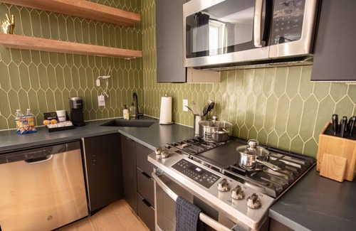 Fishtown Apartment | Sosuite NEW 2BR Apt w W D Split Level