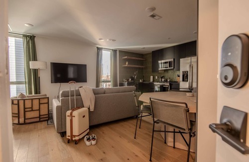 Fishtown Apartment | Sosuite NEW 2BR Apt w W D Split Level