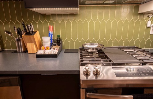 Fishtown Apartment | Sosuite NEW 2BR Apt w W D Split Level