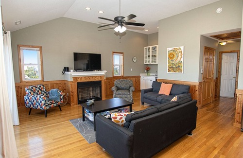 Waves House | Soundfront, Shared Dock and Pier, Elevator, Private Pool, Hot Tub