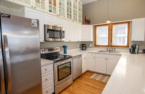 Waves House | Soundfront, Shared Dock and Pier, Elevator, Private Pool, Hot Tub