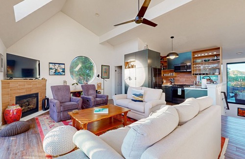 Bodega Bay House | South Harbour Retreat | Water Views | Walk to Beach, Golf Course & Hiking