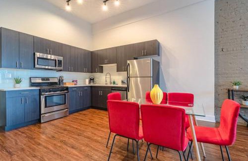 Near South Side Apartment | South Loop 3BR Group Comfort Near Downtown, Grant Park, Soldier Field and McCormick Place