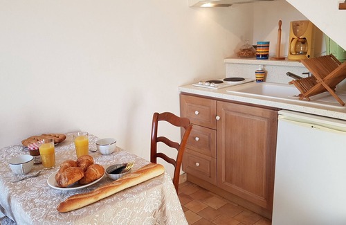 Cucuron House | South Luberon, T1 * at Mas du Perussier, 2 persons. Ideal for lovers.