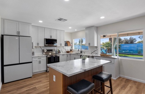 Ahwatukee Foothills House | South Mountain FREE HEATED Pool & Hot Tub Close to trails and park. NEW