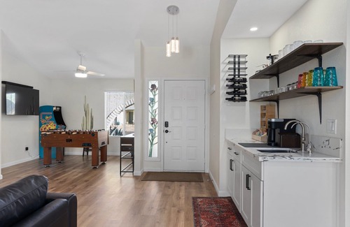Ahwatukee Foothills House | South Mountain FREE HEATED Pool & Hot Tub Close to trails and park. NEW