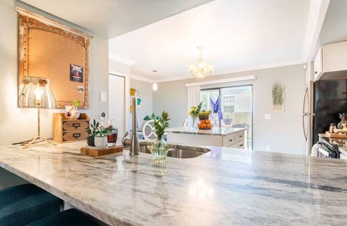 Courier City - Oscawana House | South Tampa Soho Experience Walkable to Nightlife,Shops,Restaurants,Downtown