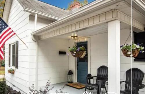 Hickory House | Southern Charm Cottage