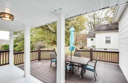 Hickory House | Southern Charm Cottage