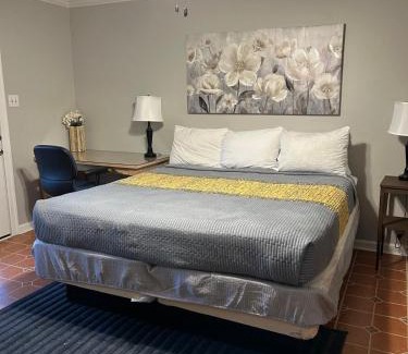 Olive Branch House | Southern Large Lake Front Custom Estate, Sleeps 16