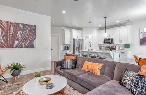 Washington House | Southern Retreat, Priv Patio with Hot Tub, Zions.