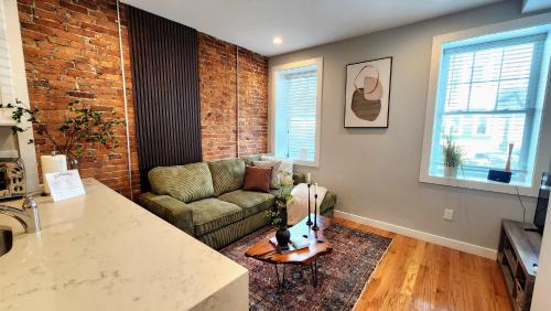 Telegraph Hill Apartment | Southie 3BD 1BA near Seaport and Convention Center BECE