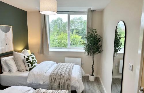 Salford Apartment | Southwood Place - Free Parking - Sleeps 4