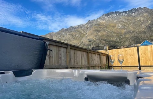 Kawarau Falls Apartment | Spa apartment in Queenstown
