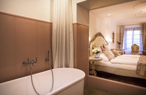 Hradcany Hotel | SPA BEERLAND CHATEAUX - At Golden pear