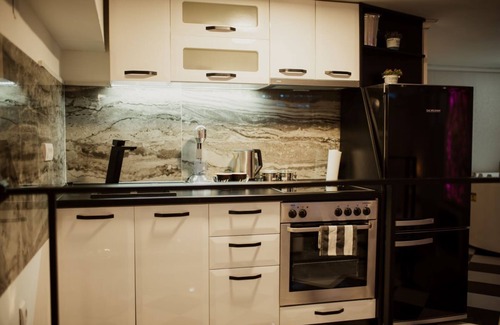 Novi Sad Apartment | Spa Lux Diamond with Jacuzzi and private parking