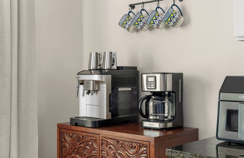 West Bradenton House | Spa! Saltwater Pool! Fire Pit! Games! 5BR Haven!