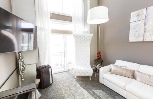 Belltown Apartment | Space Needle Downtown Modern Top Story Penthouse