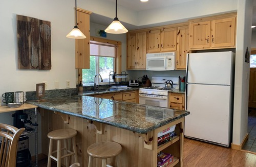 Lake Almanor Country Club Cabin | Spacious 3BR + Loft Country Club Lakehouse