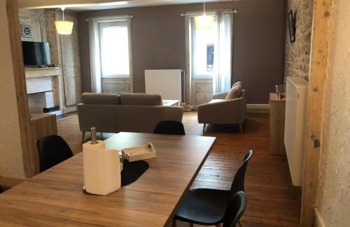Lagnieu Apartment | Spacieux appartement 2/6 pers 110m² proche CNPE