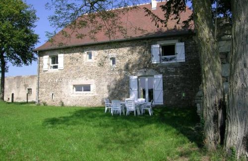 Chirat-l'Eglise House | Spacieux gîte au cœur de la nature avec terrasse et jardin clos - FR-1-489-4