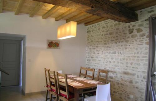 Chirat-l'Eglise House | Spacieux gîte au cœur de la nature avec terrasse et jardin clos - FR-1-489-4