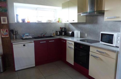 Chirat-l'Eglise House | Spacieux gîte au cœur de la nature avec terrasse et jardin clos - FR-1-489-4