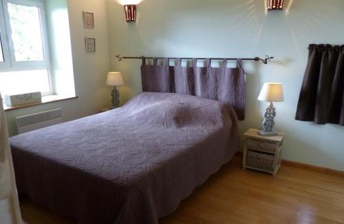 Chirat-l'Eglise House | Spacieux gîte au cœur de la nature avec terrasse et jardin clos - FR-1-489-4