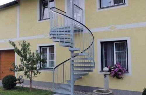 Purgstall an der Erlauf Apartment | Spacious vacation apartment on a farm with a large, well-tended garden