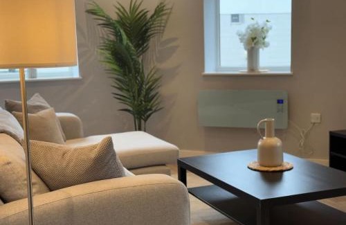 Coulsdon West Apartment | Spacious 1 Bed 1 Bath Apartment