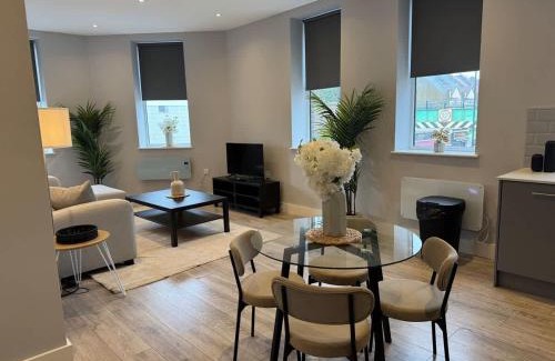 Coulsdon West Apartment | Spacious 1 Bed 1 Bath Apartment