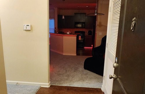 Executive Park Apartment | Spacious 1-Bedroom Apartment home. For Adults Only! This is a spicy play place.