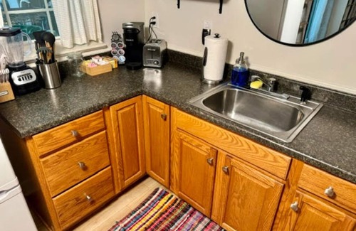 Fairfax House | Spacious 1 BR Modern Basement Suite near GMU w/private entry - Updated Amenities