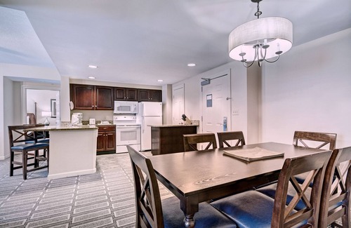 Old Town West Resort | Spacious 1BR 10 Minutes South of DC w/FREE WiFi, Free Parking and Metro Access