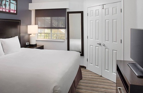 Belmont Hotel | Spacious 1BR Suite w/Full Kitchen, Outdoor Pool, and Excellent Breakfast