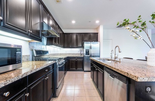 Valle Lindo House | Spacious 1st Floor Suite|Flexible Lease|Close to 60 Fwy|Family Focused #41628