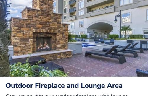 Charlotte Apartment | Spacious 2 Bedroom 2 Bathroom Apartment with Balcony in Uptown Charlotte! City Views & Free Parking!