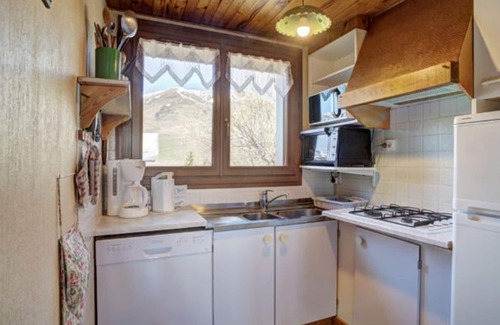 La Toussuire Apartment | Spacious 2-bedroom apartment, ski-in/ski-out, parking, WIFI – La Toussuire