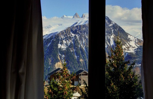 La Toussuire Apartment | Spacious 2-bedroom apartment, ski-in/ski-out, parking, WIFI – La Toussuire