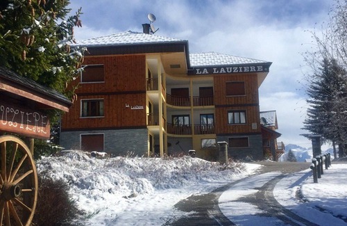 La Toussuire Apartment | Spacious 2-bedroom apartment, ski-in/ski-out, parking, WIFI – La Toussuire