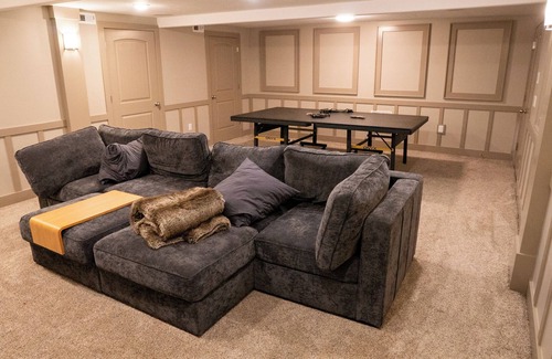 Mapleton House | Spacious 2 bedroom basement apart w/theater room & outdoor patio in Springville