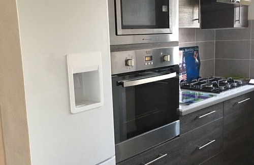 La Londe-les-Maures Apartment | Spacious 2* air-conditioned T2 apartment between the Mediterranean and the Massif des Maures