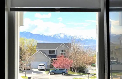 Draper Apartment | Spacious 2 KingBed 2 QueenBed Basement Apartment