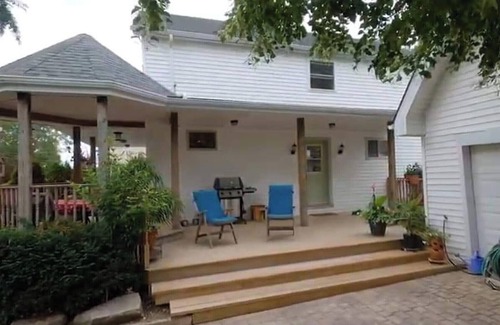 Downtown Niagara Falls House | Spacious 2 Story House with Beautiful Garden