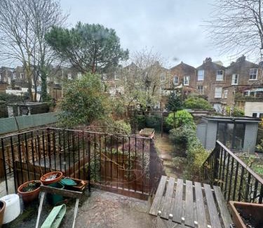 Haverstock Apartment | Spacious 2BD Flat By Regents Park & Camden Town!